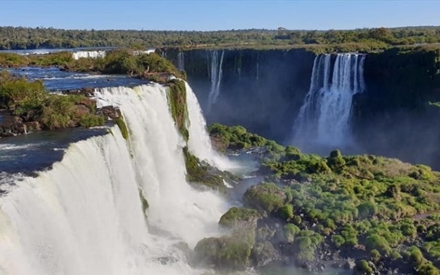 Chiêm ngưỡng vẻ đẹp hùng vĩ của thác nước Iguazu khi du lịch Brazil